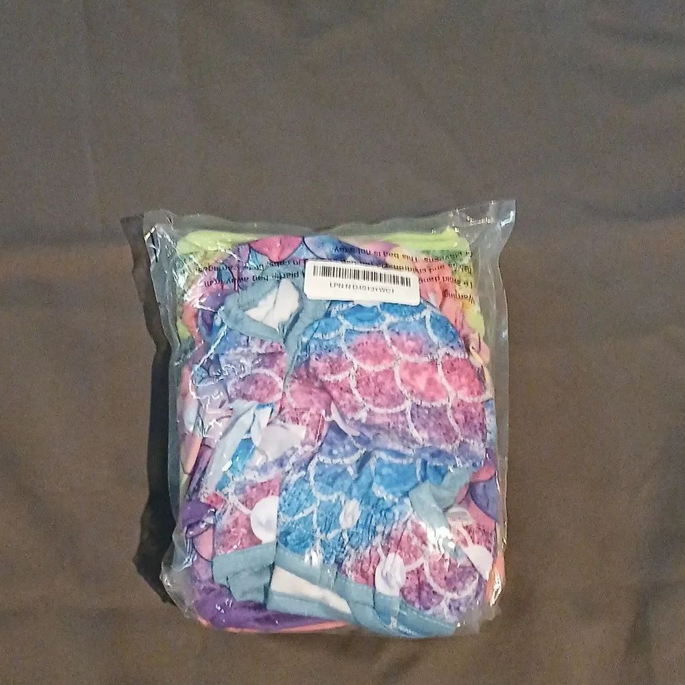 Female Washable Dog Diapers Reusable Highly Absorbent Mermaid print Sz M NWT